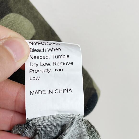 Boutique Camo Printed Cross Front V Neck Short Sleeve Tee Small S Green Brown - Picture 7 of 7